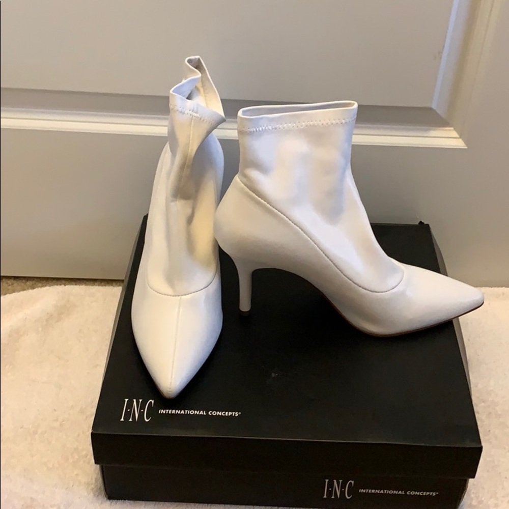 New white ankle boot - Picture 2 of 2